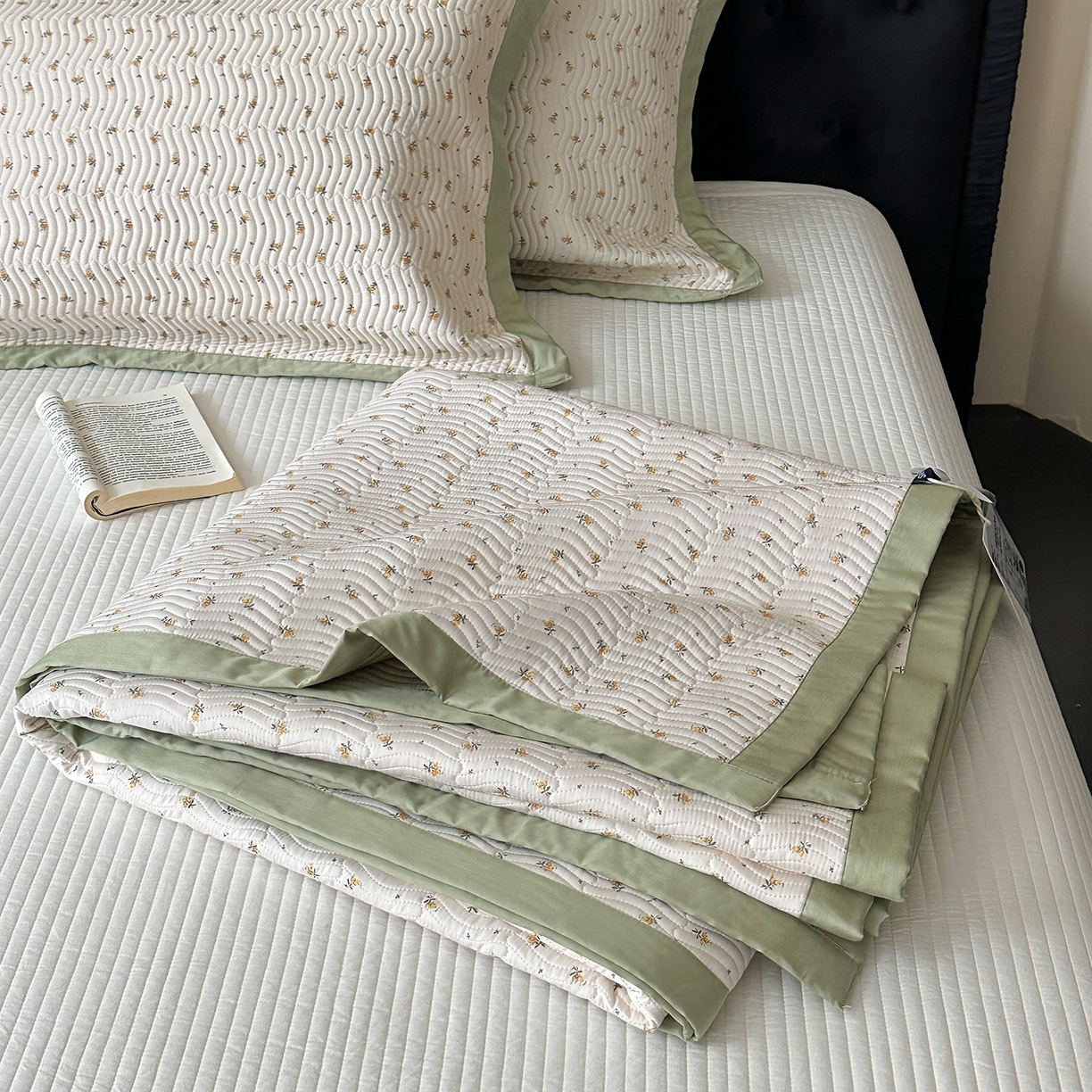 91家纺网 家纺一手货源 找家纺 麦伦家居 2025新款双面莫代尔天丝床盖 清雅-米