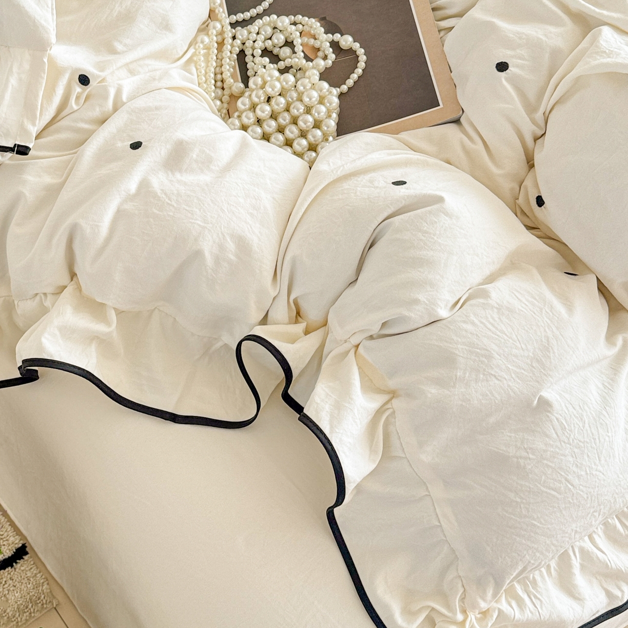 91家纺网 家纺一手货源 找家纺 米可 2025新款云朵棉刺绣花边款四件套 波点-白