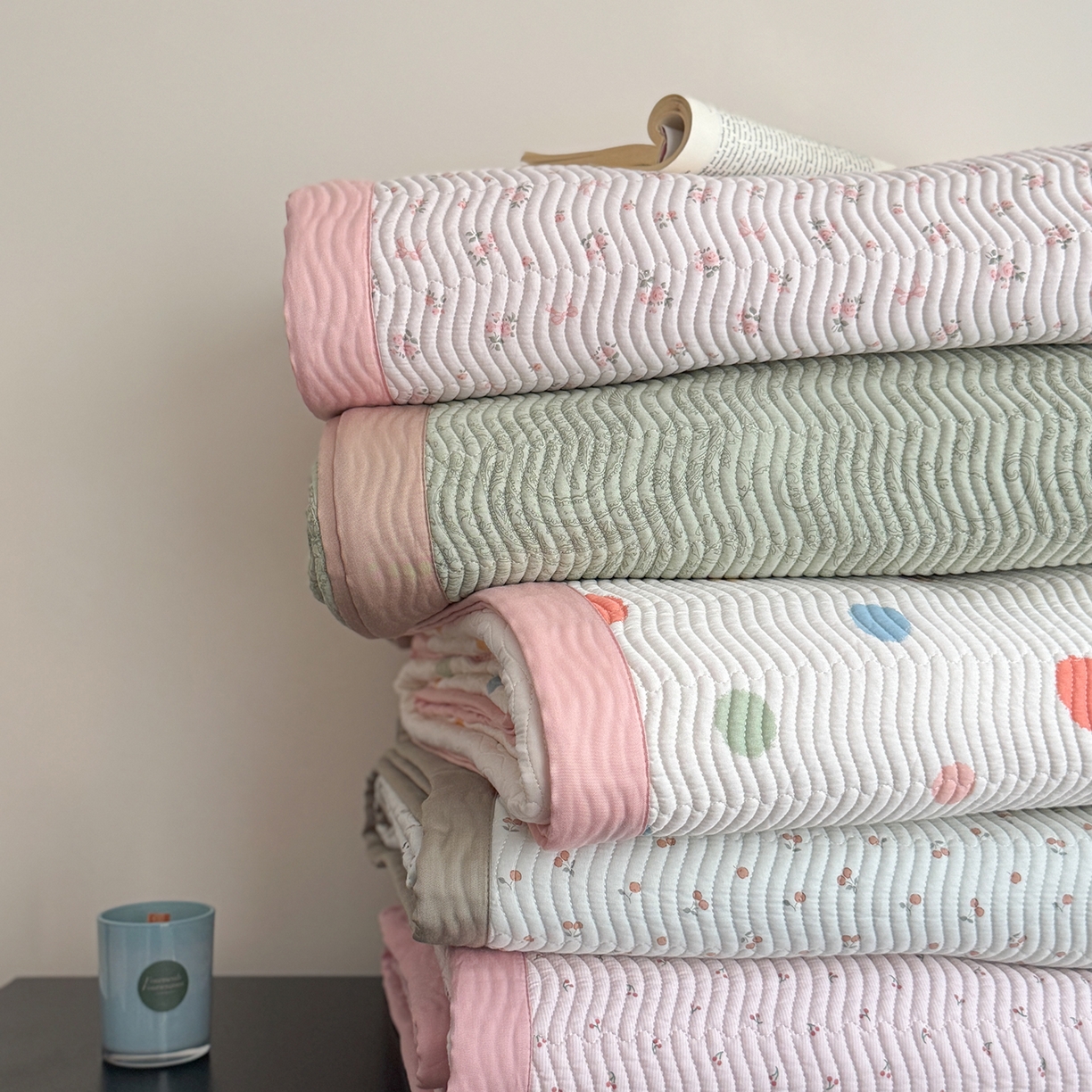 91家纺网 家纺一手货源 找家纺 麦伦家居 2025新款双面莫代尔天丝床盖 组合图仅供参考