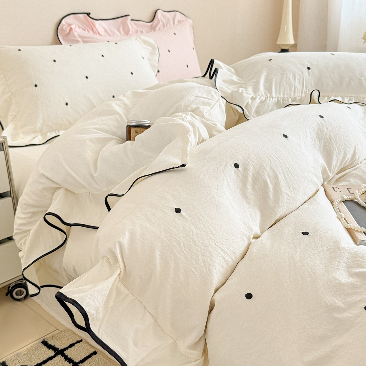 91家纺网 家纺一手货源 找家纺 米可 2025新款云朵棉刺绣花边款四件套 波点-白