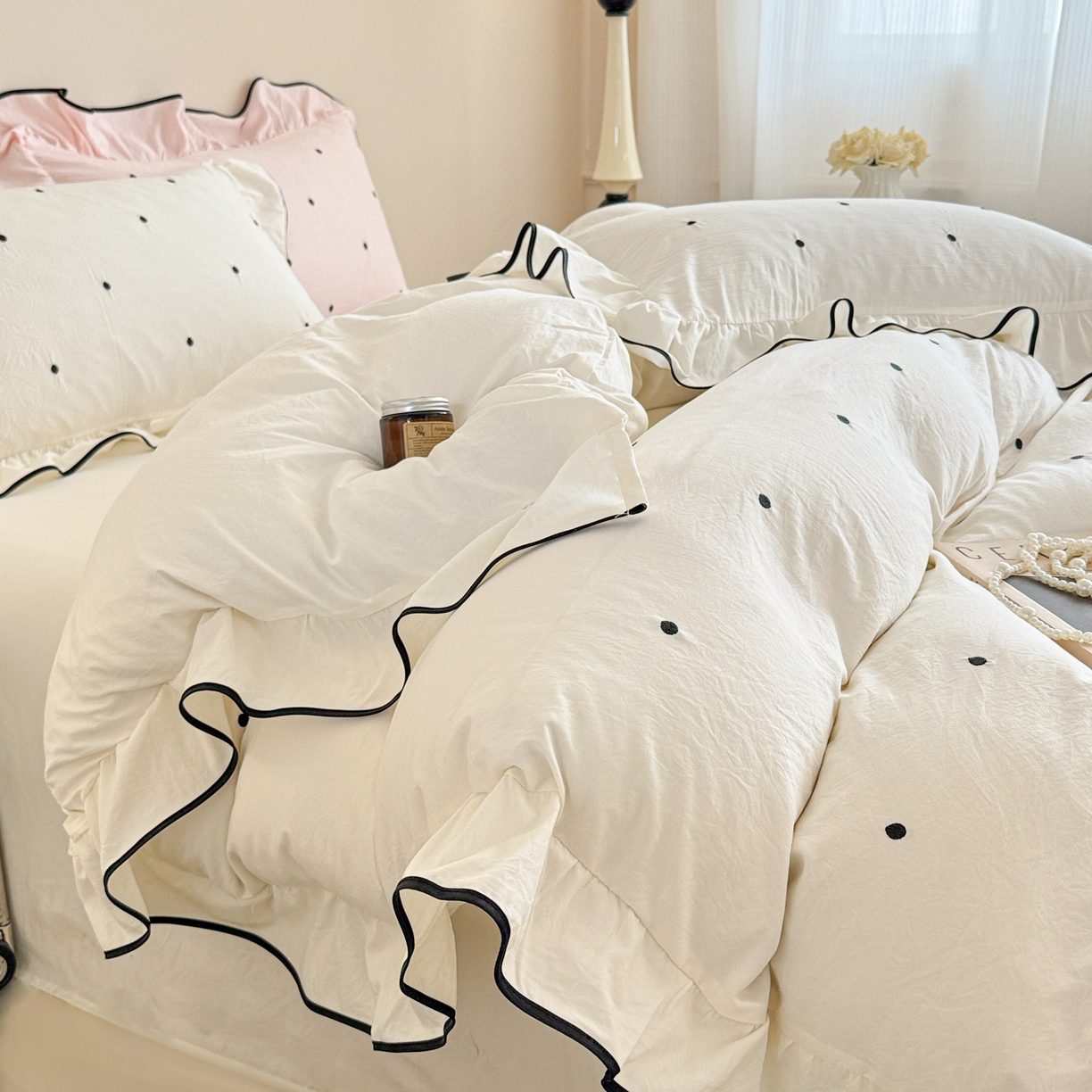 91家纺网 家纺一手货源 找家纺 米可 2025新款云朵棉刺绣花边款四件套 波点-白