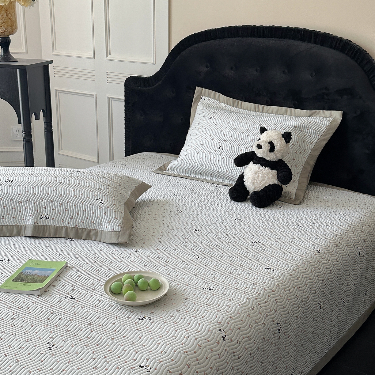 91家纺网 家纺一手货源 找家纺 麦伦家居 2025新款双面莫代尔天丝床盖 水果熊猫