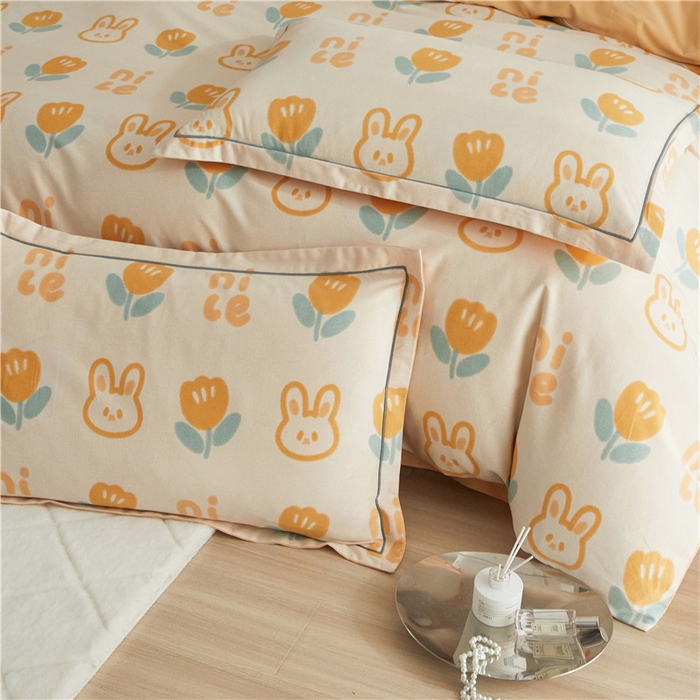 91家纺网 家纺一手货源 找家纺 沐白家居 2025新款全棉生态磨毛四件套童心郁兔-桔