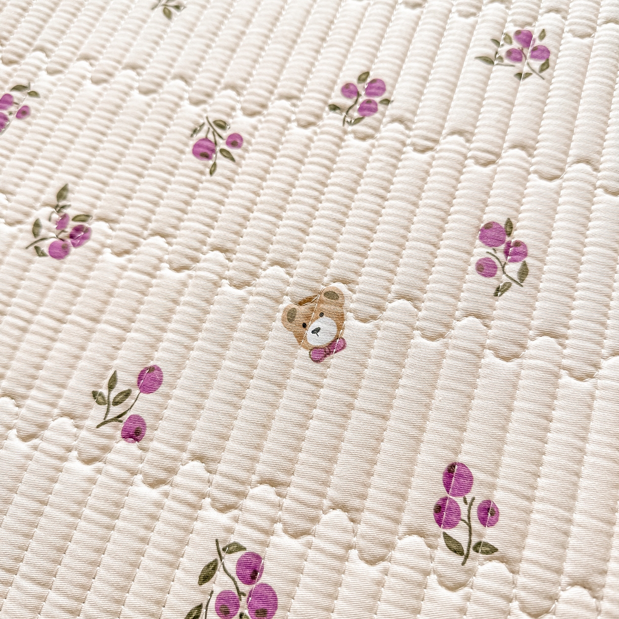 91家纺网 家纺一手货源 找家纺 橘夏家纺 2025新款全棉床盖三件套 樱桃小熊