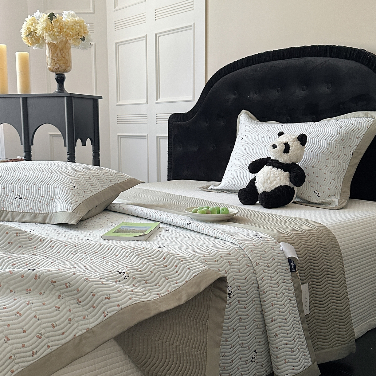 91家纺网 家纺一手货源 找家纺 麦伦家居 2025新款双面莫代尔天丝床盖 水果熊猫