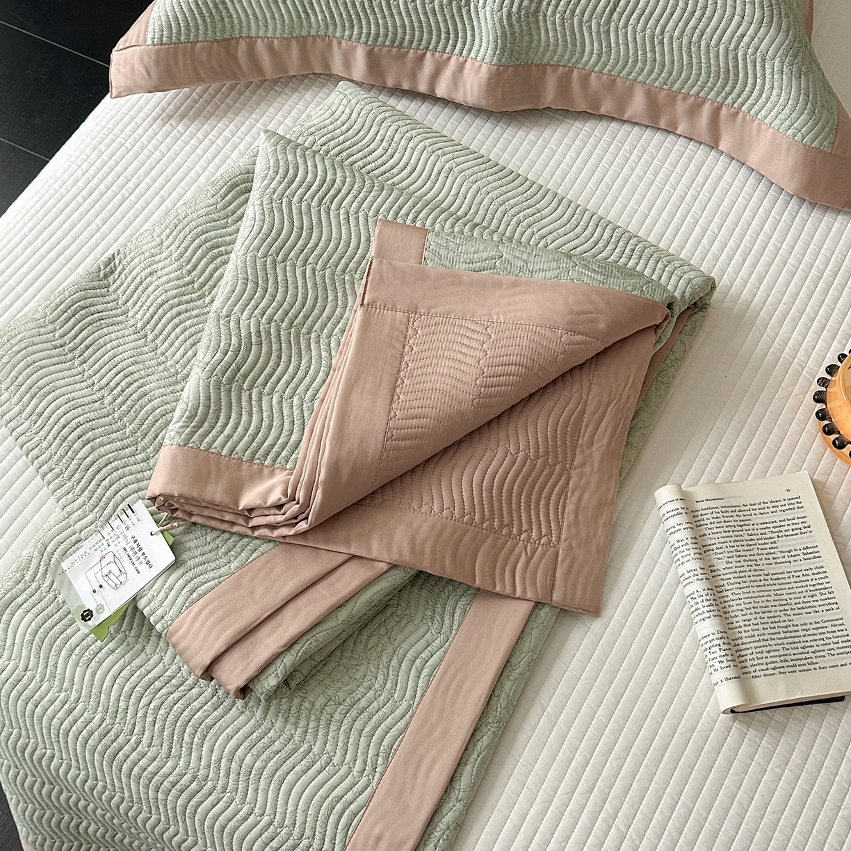 91家纺网 家纺一手货源 找家纺 麦伦家居 2025新款双面莫代尔天丝床盖 香岛巴黎