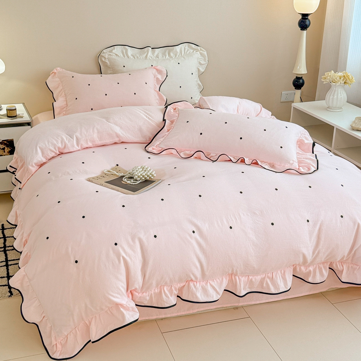 91家纺网 家纺一手货源 找家纺 米可 2025新款云朵棉刺绣花边款四件套 波点-粉