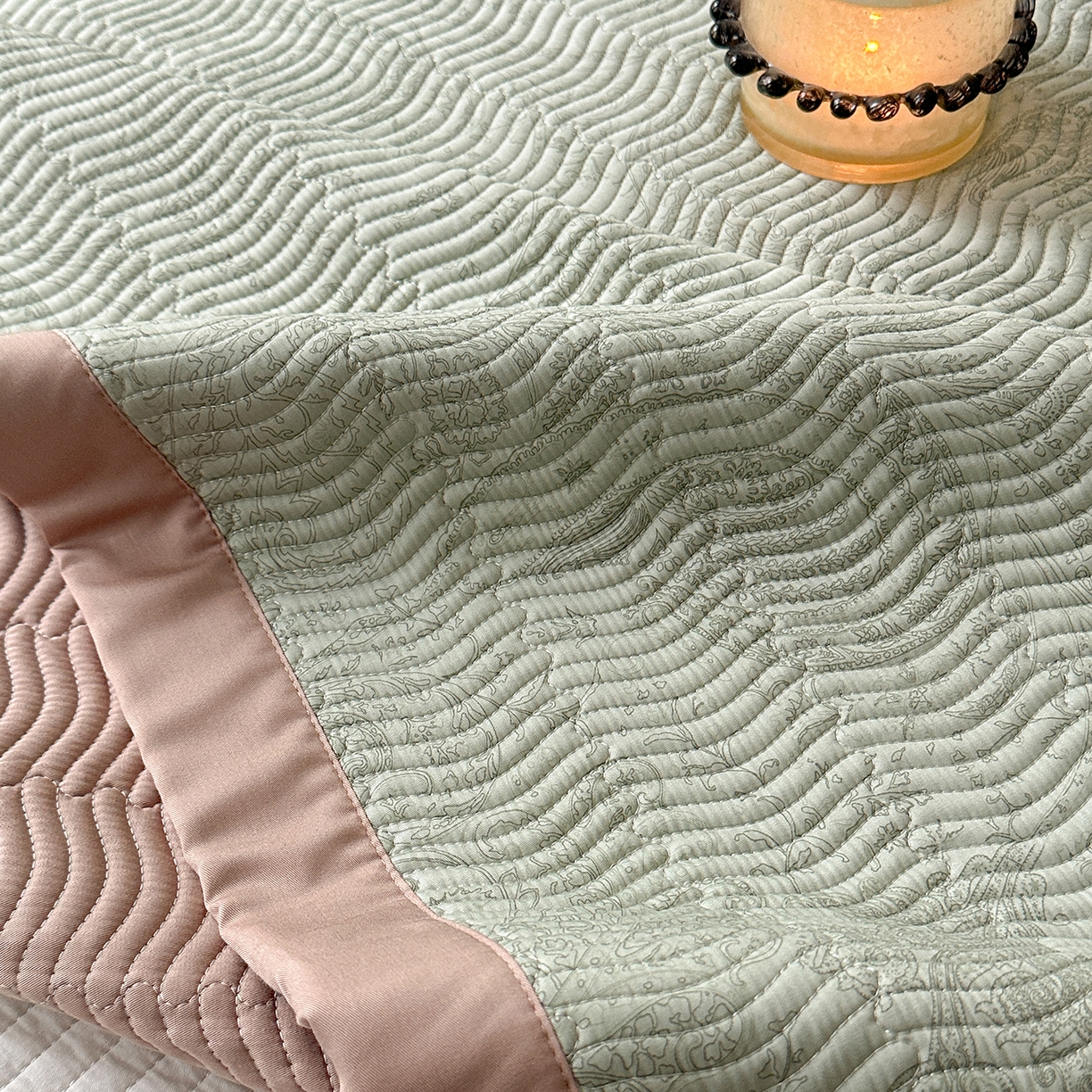 91家纺网 家纺一手货源 找家纺 麦伦家居 2025新款双面莫代尔天丝床盖 香岛巴黎