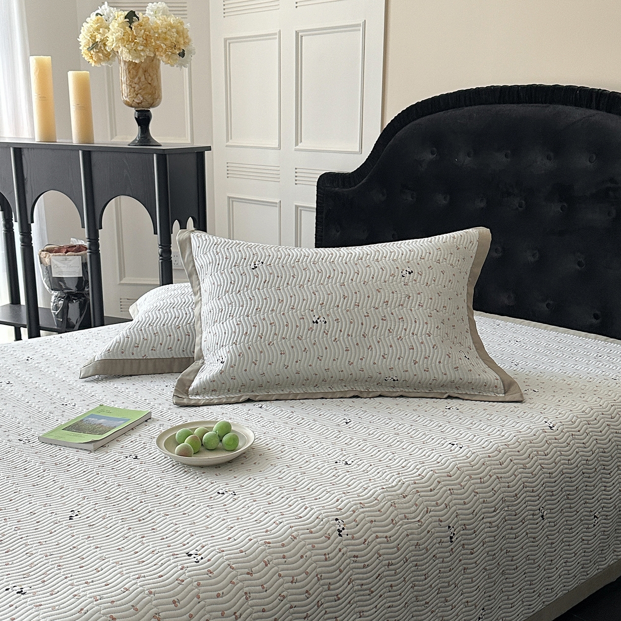 91家纺网 家纺一手货源 找家纺 麦伦家居 2025新款双面莫代尔天丝床盖 水果熊猫