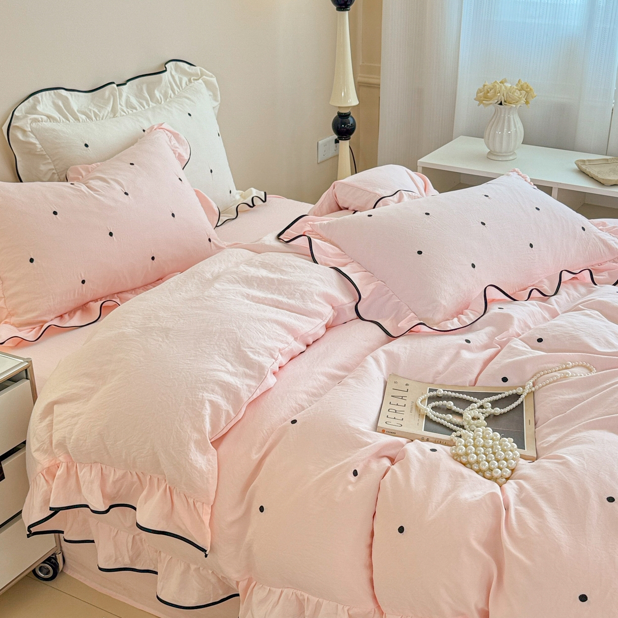 91家纺网 家纺一手货源 找家纺 米可 2025新款云朵棉刺绣花边款四件套 波点-粉