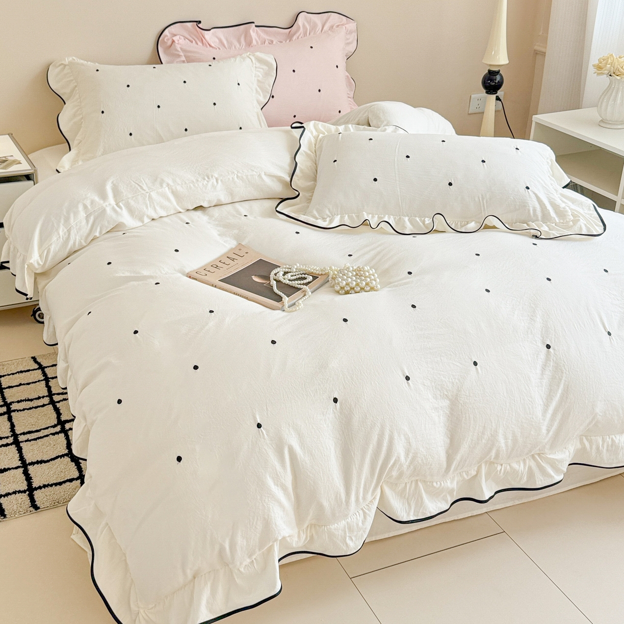 91家纺网 家纺一手货源 找家纺 米可 2025新款云朵棉刺绣花边款四件套 波点-白