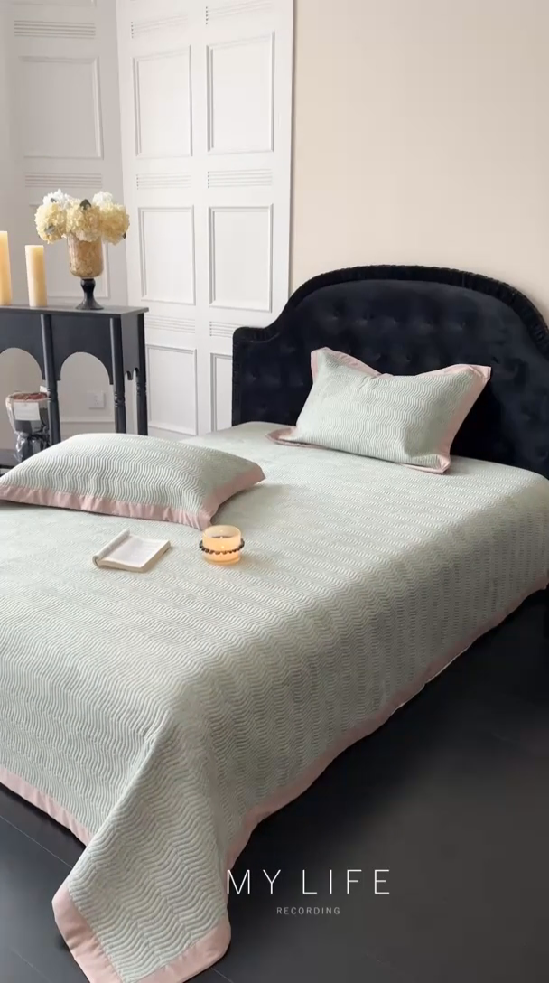 91家纺网 家纺一手货源 找家纺 麦伦家居 2025新款双面莫代尔天丝床盖 香岛巴黎