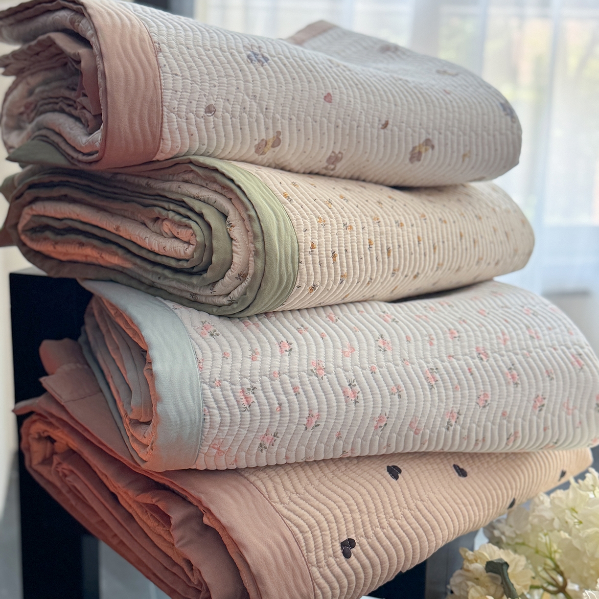 91家纺网 家纺一手货源 找家纺 麦伦家居 2025新款双面莫代尔天丝床盖 组合图仅供参考