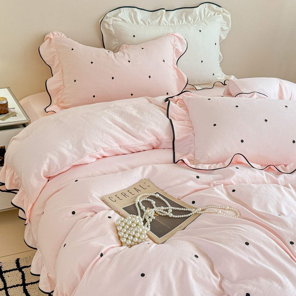 91家纺网 家纺一手货源 找家纺 米可 2025新款云朵棉刺绣花边款四件套 波点-粉