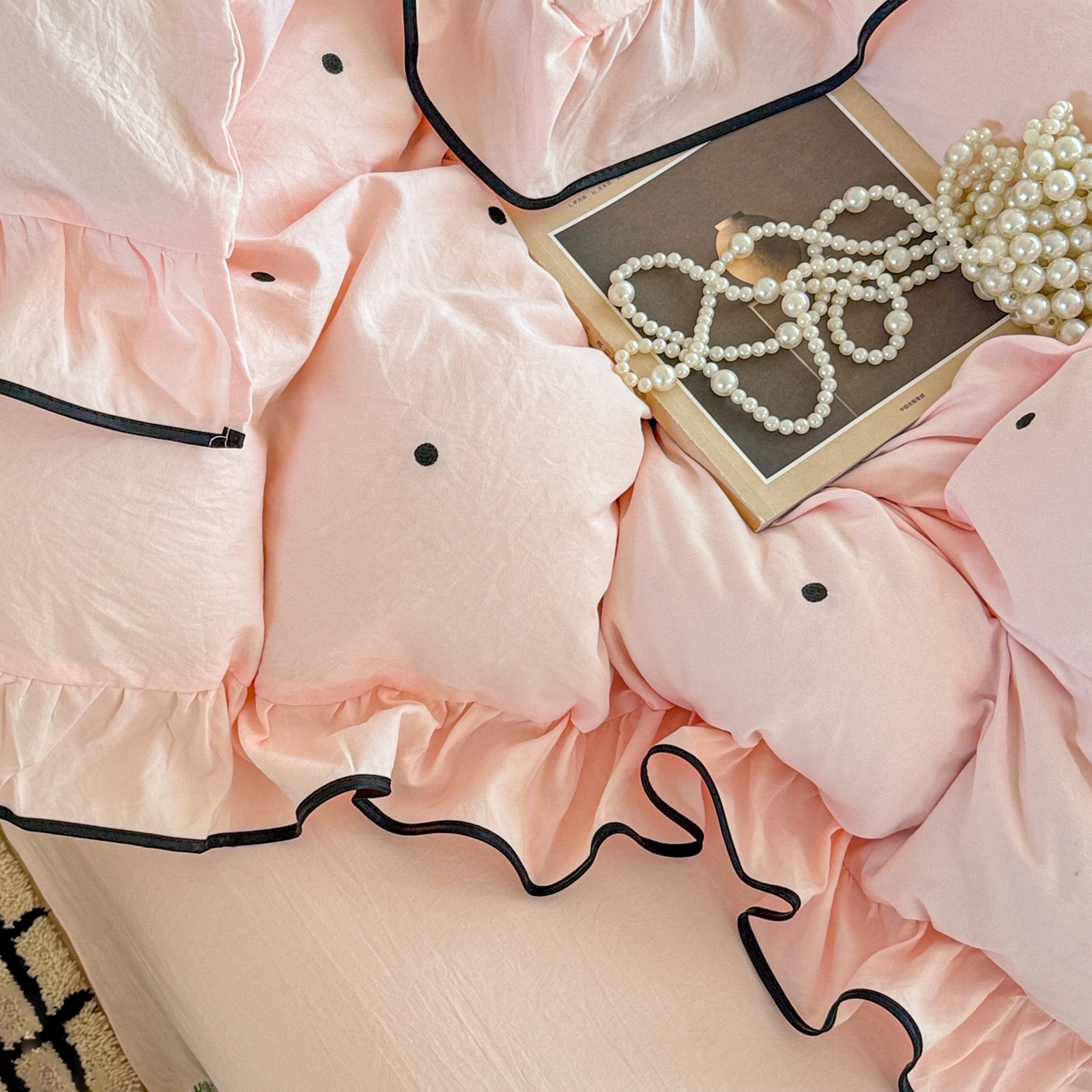 91家纺网 家纺一手货源 找家纺 米可 2025新款云朵棉刺绣花边款四件套 波点-粉