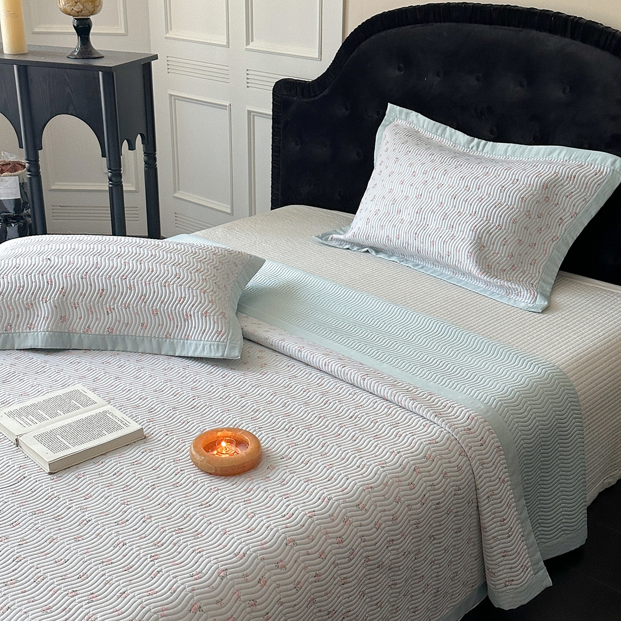 91家纺网 家纺一手货源 找家纺 麦伦家居 2025新款双面莫代尔天丝床盖 清雅-蓝