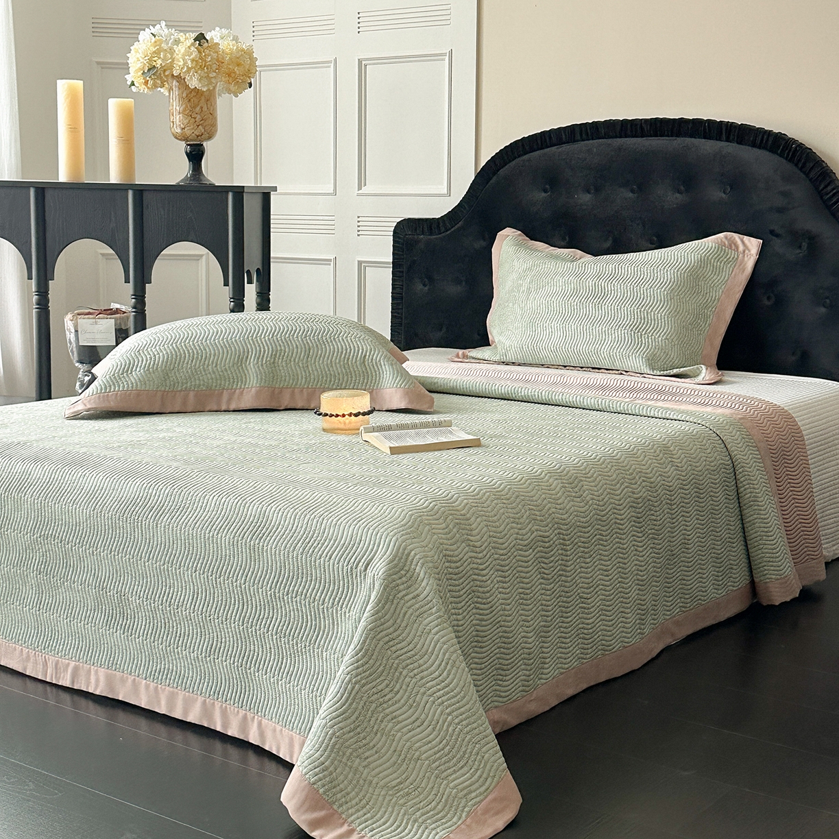 91家纺网 家纺一手货源 找家纺 麦伦家居 2025新款双面莫代尔天丝床盖 香岛巴黎