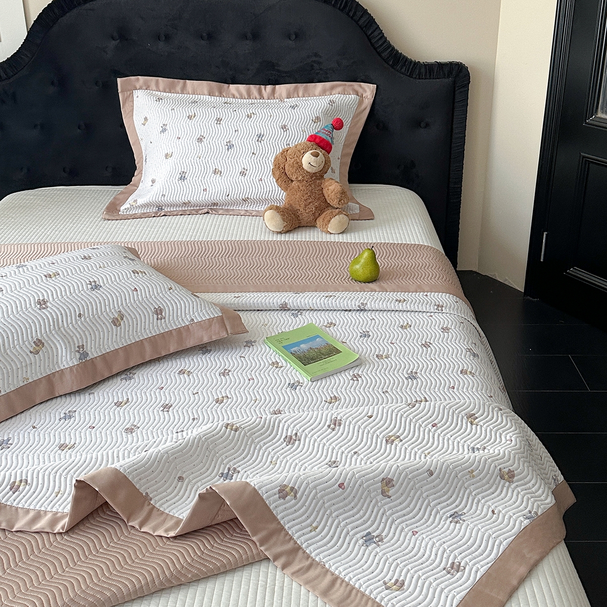 91家纺网 家纺一手货源 找家纺 麦伦家居 2025新款双面莫代尔天丝床盖 好梦熊