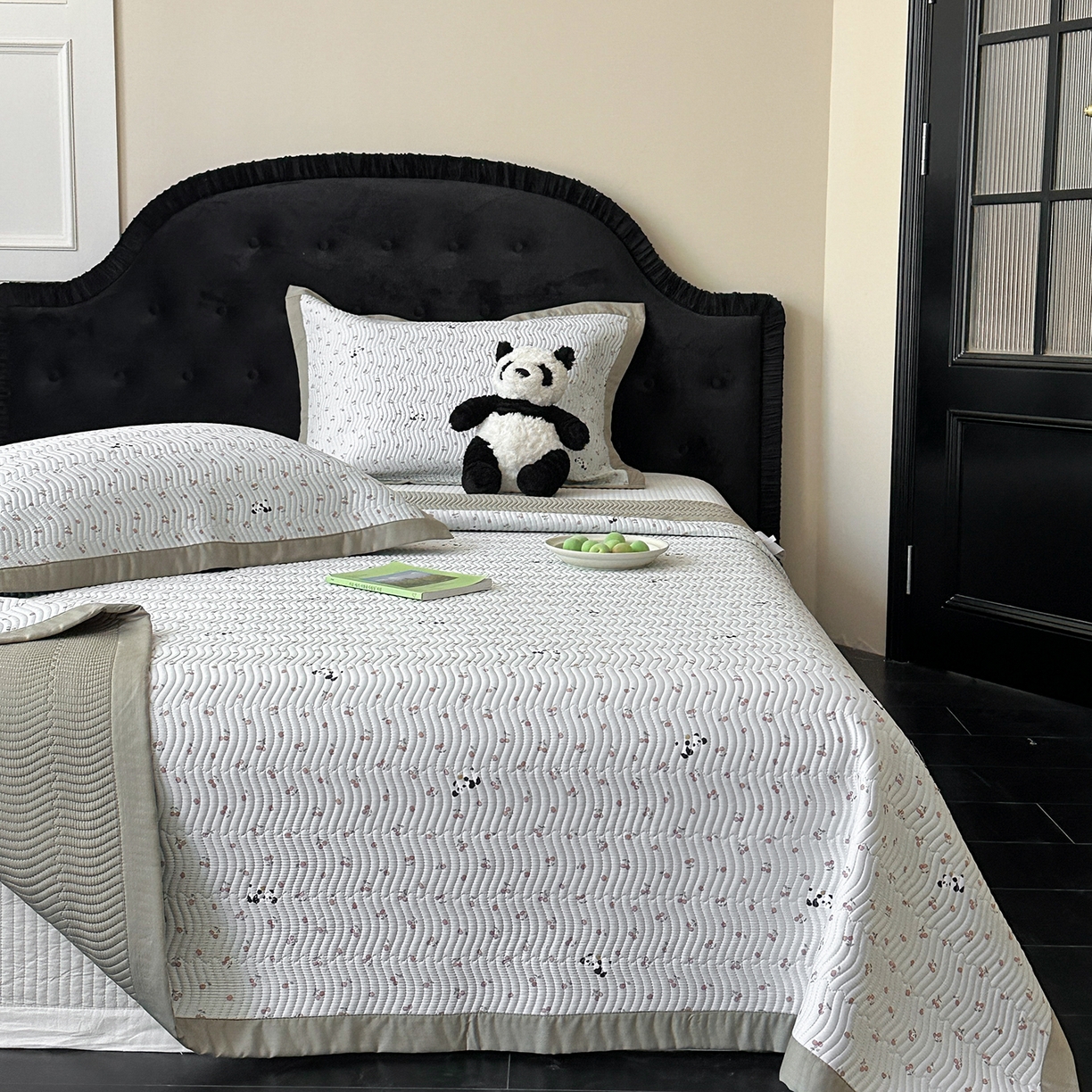 91家纺网 家纺一手货源 找家纺 麦伦家居 2025新款双面莫代尔天丝床盖 水果熊猫