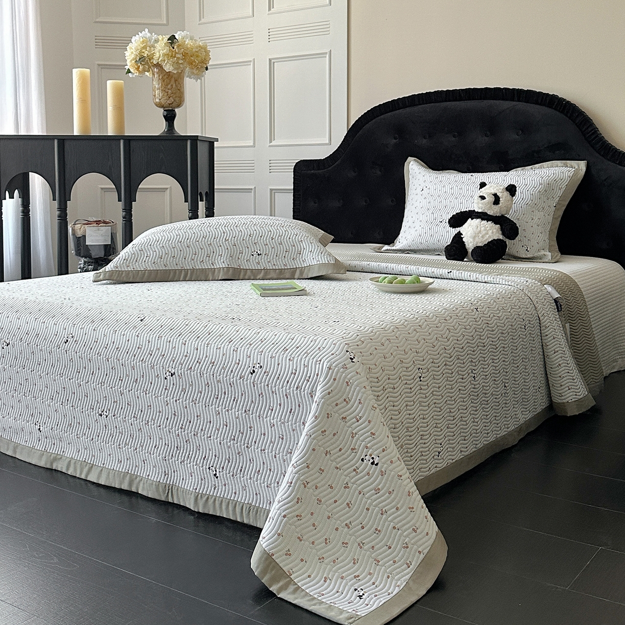 91家纺网 家纺一手货源 找家纺 麦伦家居 2025新款双面莫代尔天丝床盖 水果熊猫