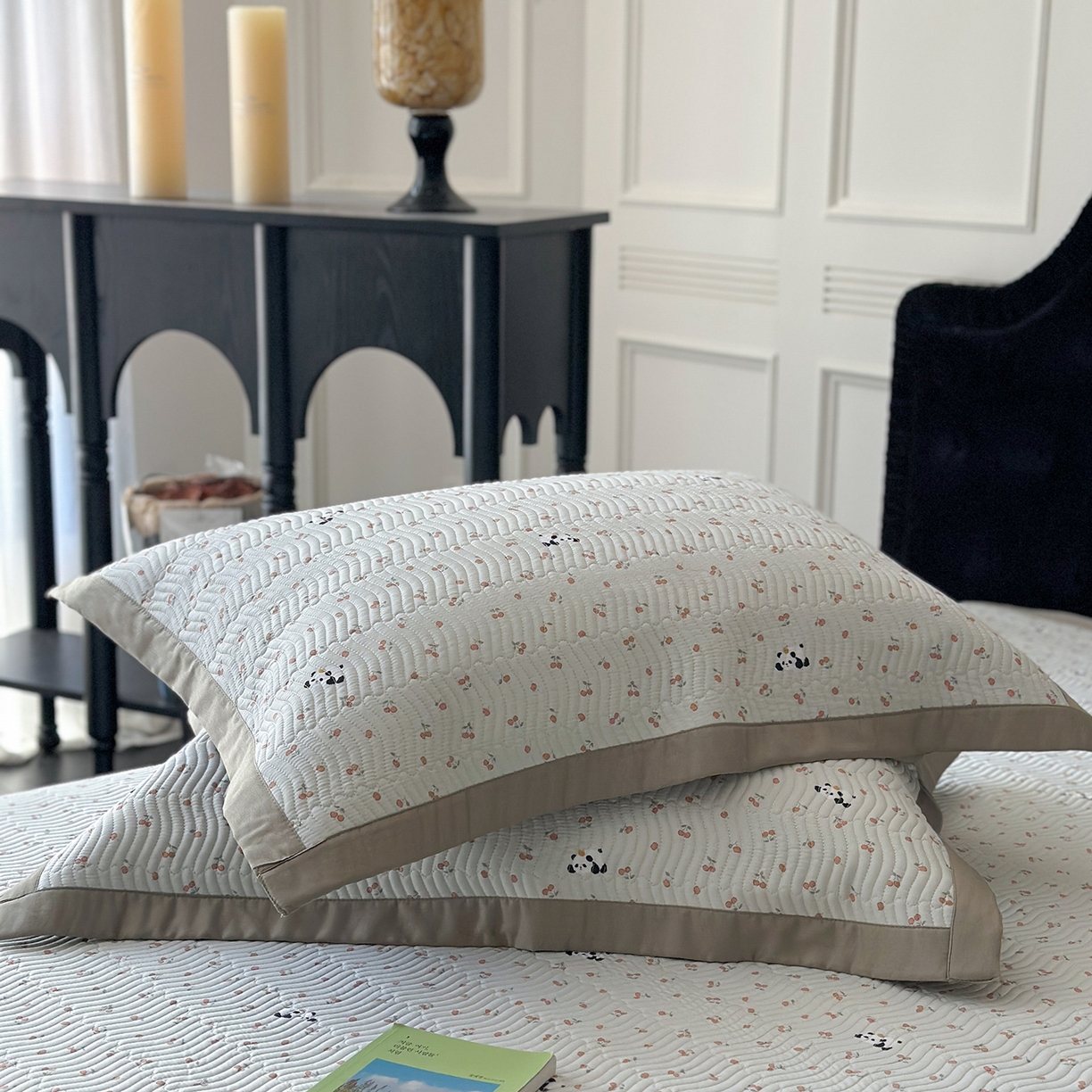 91家纺网 家纺一手货源 找家纺 麦伦家居 2025新款双面莫代尔天丝床盖 水果熊猫