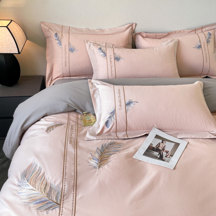 91家纺网 家纺一手货源 找家纺 桃园 2025新款纯棉全棉长绒棉磨毛四件套不掉毛-羽翼 （高端礼盒） 羽翼-豆沙粉