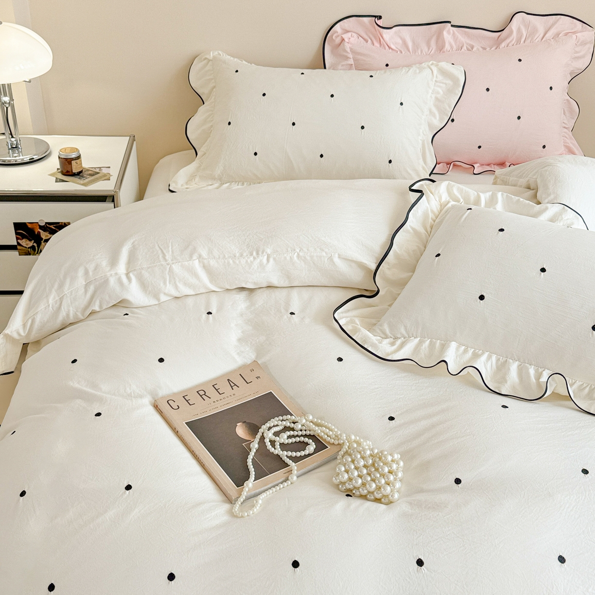 91家纺网 家纺一手货源 找家纺 米可 2025新款云朵棉刺绣花边款四件套 波点-白