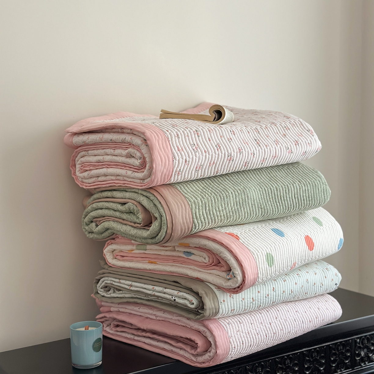 91家纺网 家纺一手货源 找家纺 麦伦家居 2025新款双面莫代尔天丝床盖 组合图仅供参考