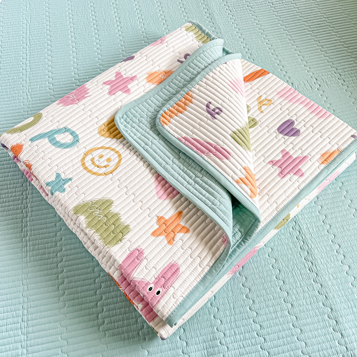 91家纺网 家纺一手货源 找家纺 橘夏家纺 2025新款全棉床盖三件套 多巴胺字母