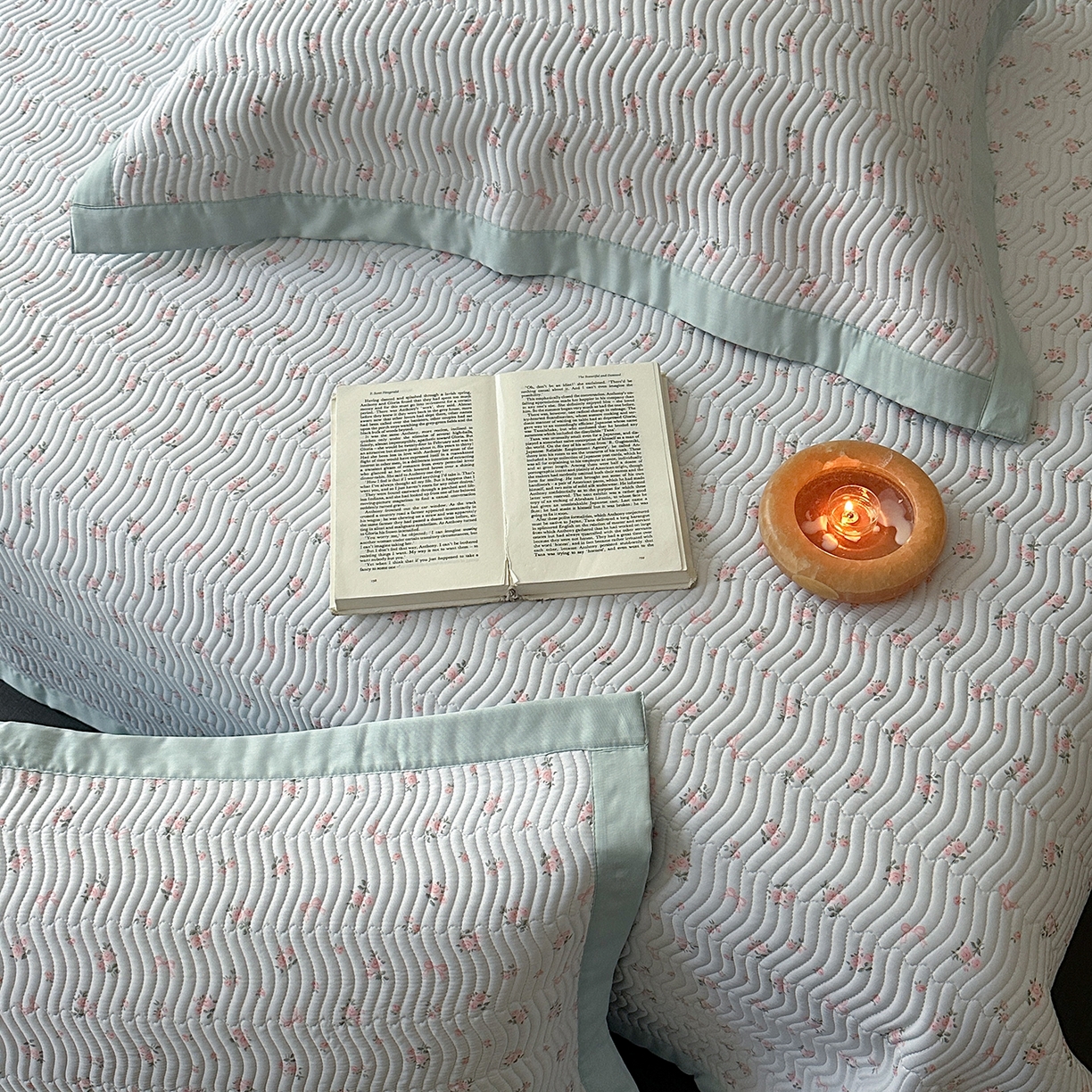 91家纺网 家纺一手货源 找家纺 麦伦家居 2025新款双面莫代尔天丝床盖 清雅-蓝