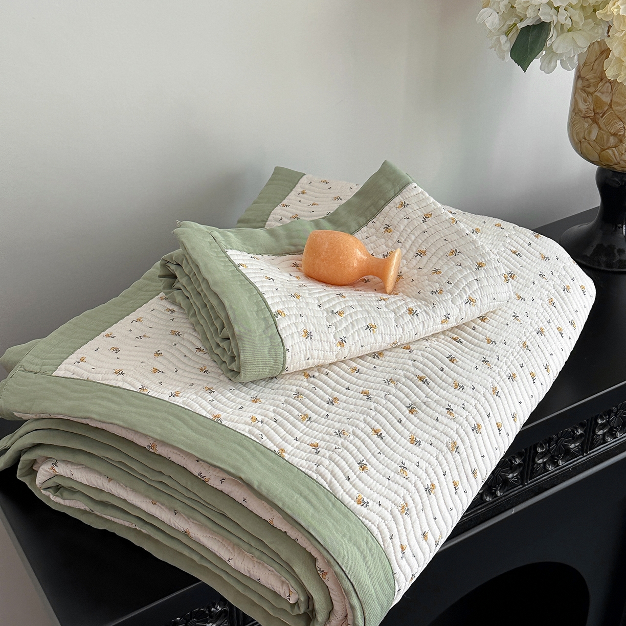 91家纺网 家纺一手货源 找家纺 麦伦家居 2025新款双面莫代尔天丝床盖 清雅-米