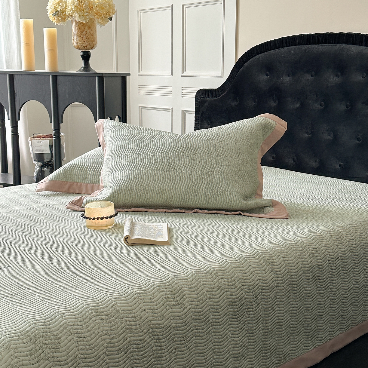 91家纺网 家纺一手货源 找家纺 麦伦家居 2025新款双面莫代尔天丝床盖 香岛巴黎