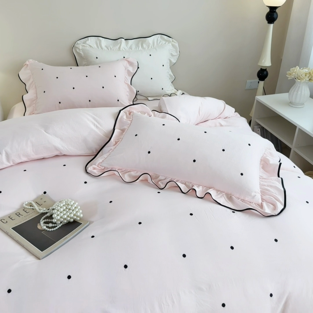 91家纺网 家纺一手货源 找家纺 米可 2025新款云朵棉刺绣花边款四件套 波点-粉