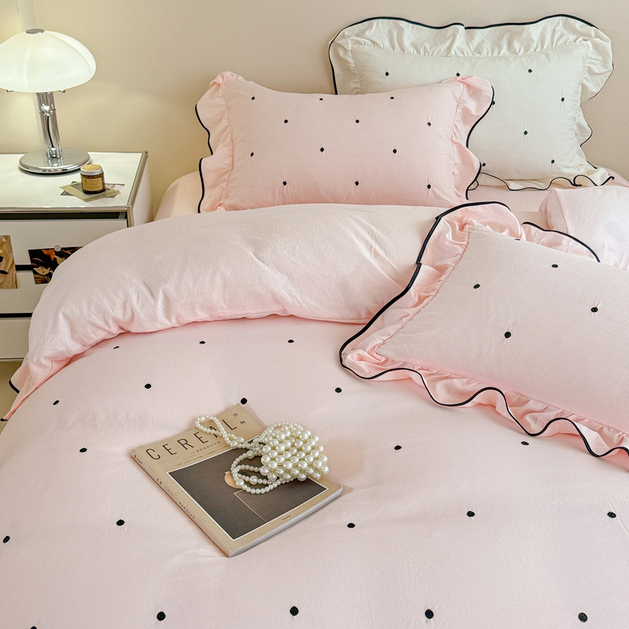 91家纺网 家纺一手货源 找家纺 米可 2025新款云朵棉刺绣花边款四件套 波点-粉