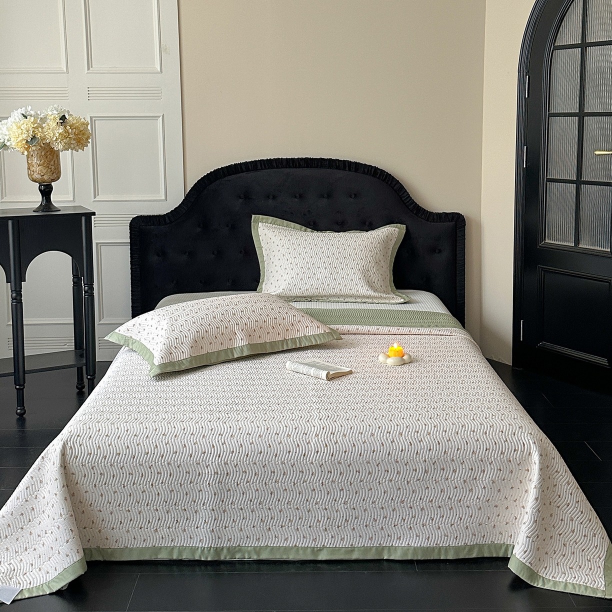 91家纺网 家纺一手货源 找家纺 麦伦家居 2025新款双面莫代尔天丝床盖 清雅-米