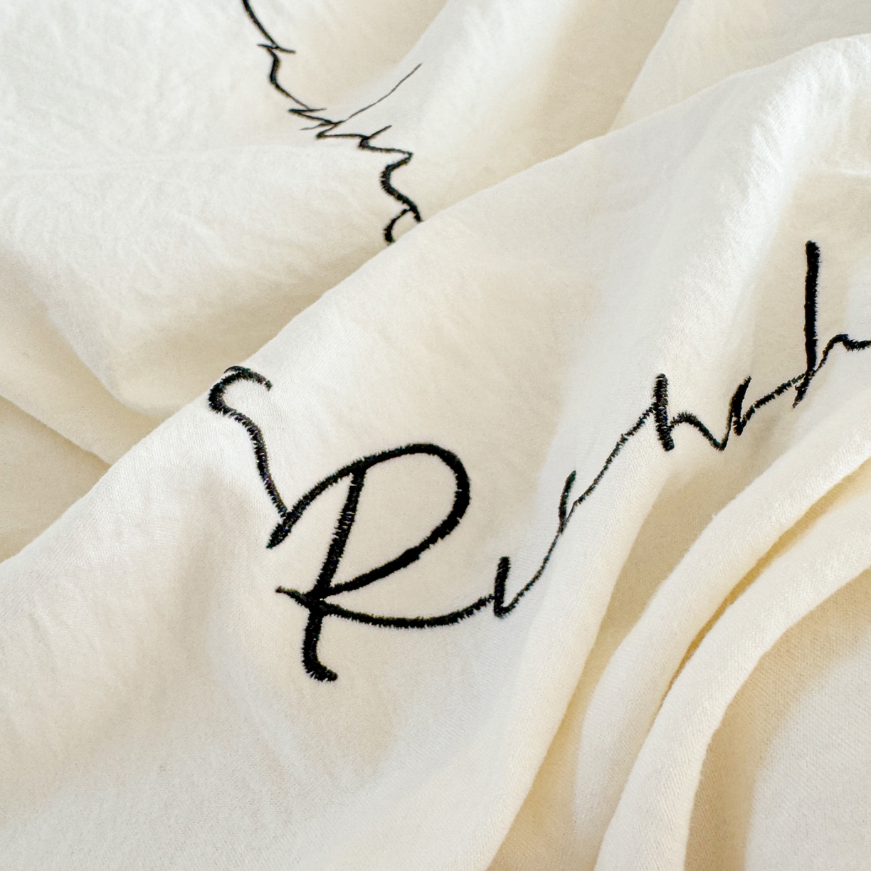 91家纺网 家纺一手货源 找家纺 （总）米可 2025新款云朵棉刺绣花边款四件套