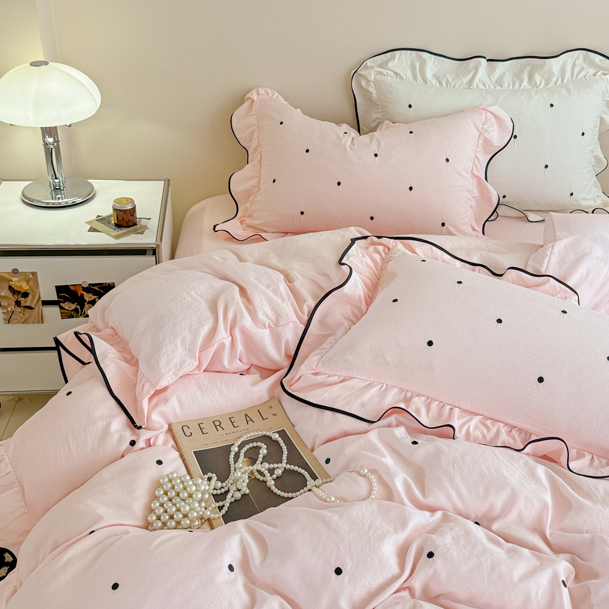 91家纺网 家纺一手货源 找家纺 米可 2025新款云朵棉刺绣花边款四件套 波点-粉