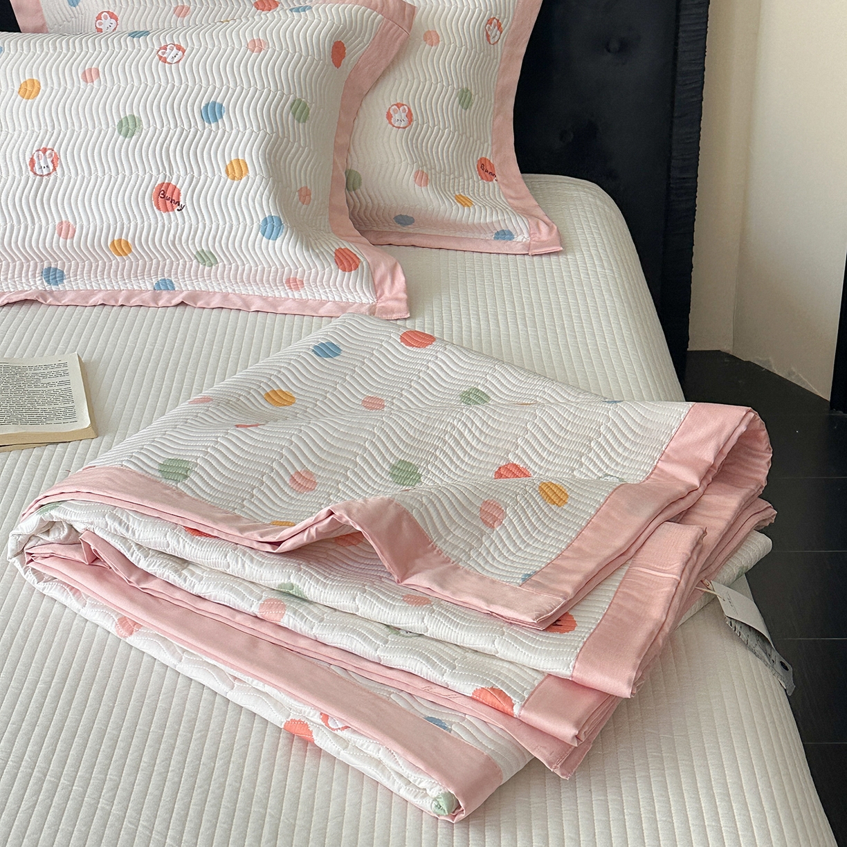 91家纺网 家纺一手货源 找家纺 麦伦家居 2025新款双面莫代尔天丝床盖 糯米团子