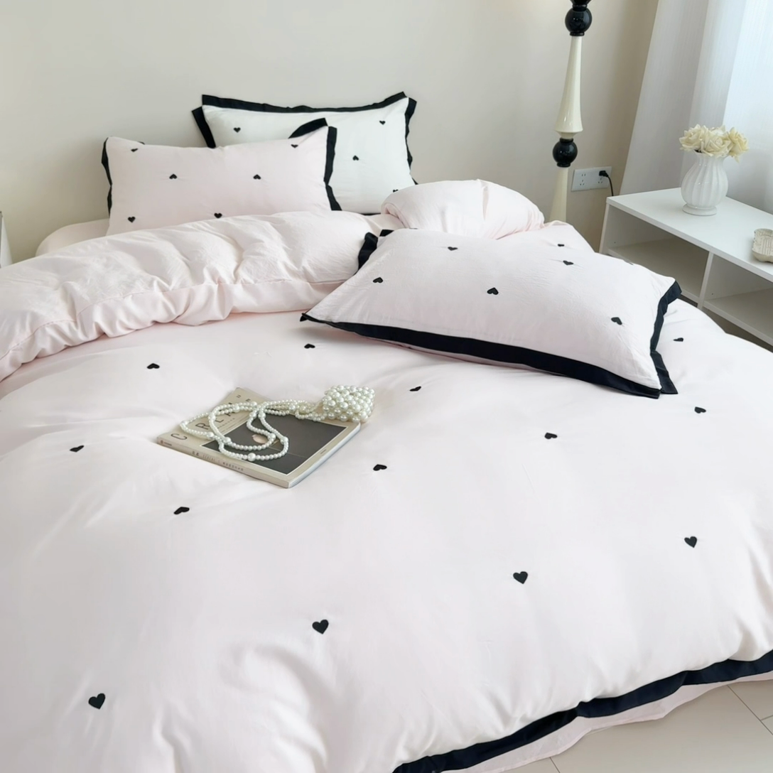 91家纺网 家纺一手货源 找家纺 米可 2025新款云朵棉刺绣花边款四件套 爱心-粉