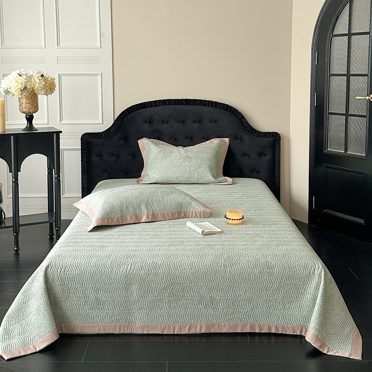 91家纺网 家纺一手货源 找家纺 麦伦家居 2025新款双面莫代尔天丝床盖 香岛巴黎