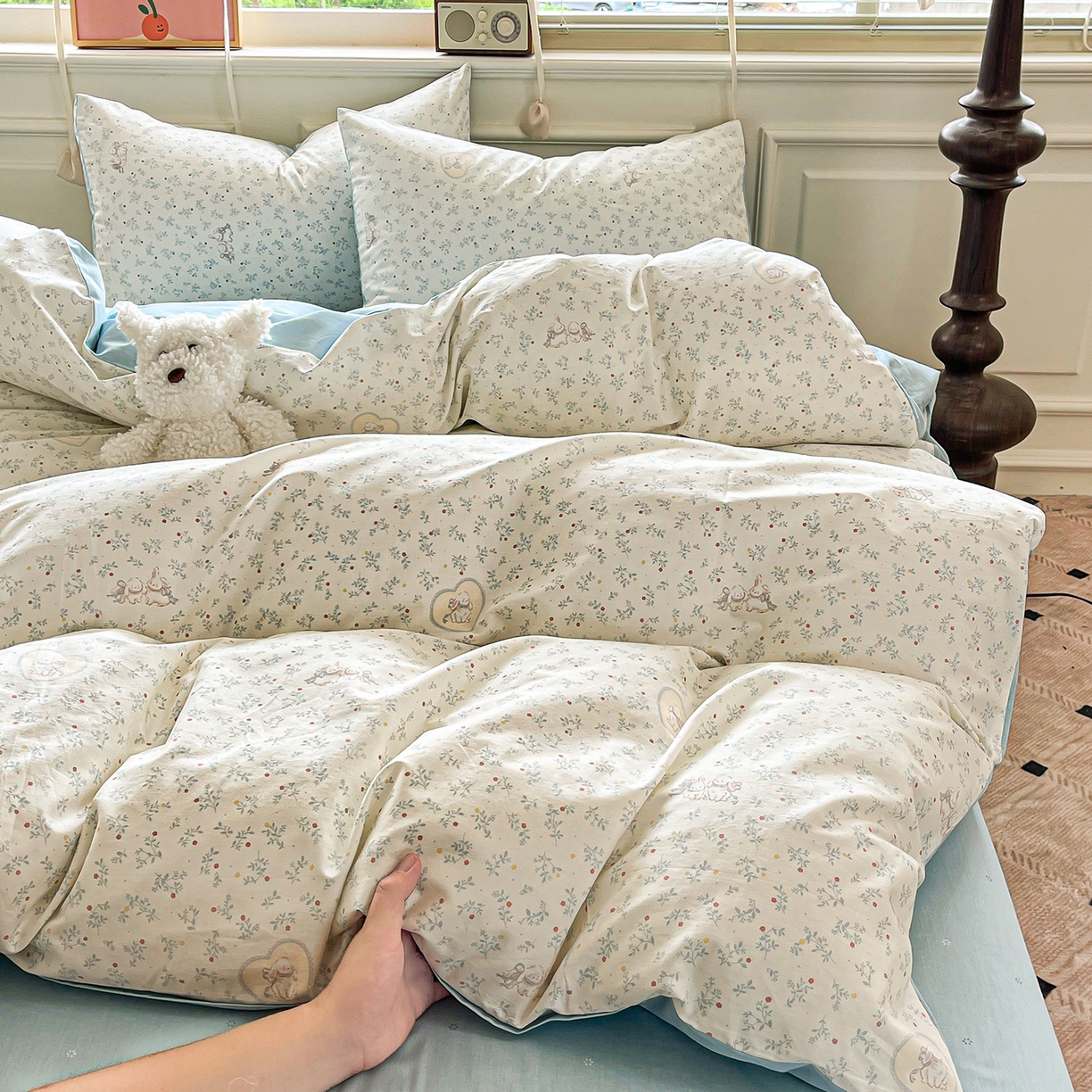 91家纺网 家纺一手货源 找家纺 麦伦家居 2025春夏新款全棉纯棉斜纹40s13372系列-小清新卡通 蓝心兔