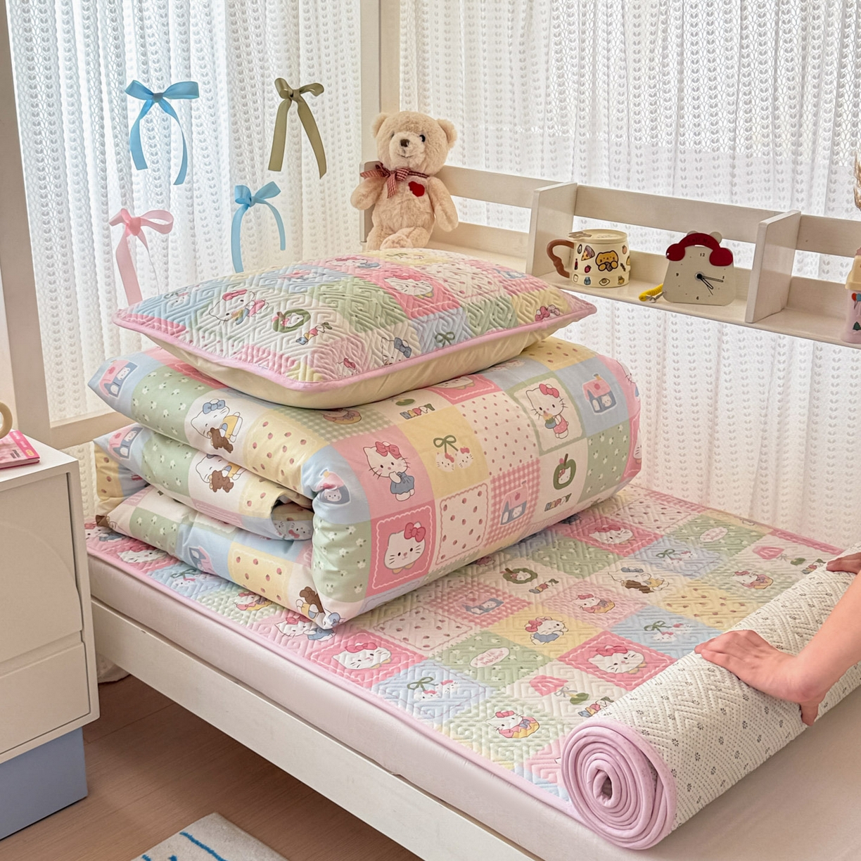 91家纺网 家纺一手货源 找家纺 简宜家居（朝初家纺） 2025新款纯棉夹棉床盖学生三件套 拼布乐园 -平铺床盖