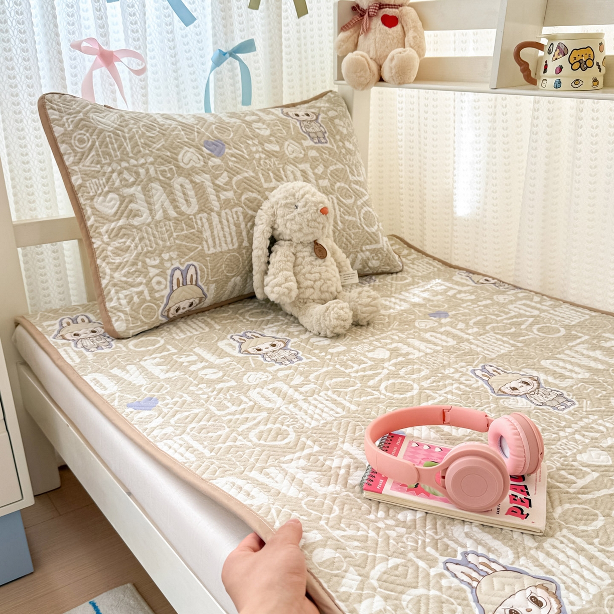 91家纺网 家纺一手货源 找家纺 简宜家居（朝初家纺） 2025新款纯棉夹棉床盖学生三件套 丑萌可爱 -平铺床盖