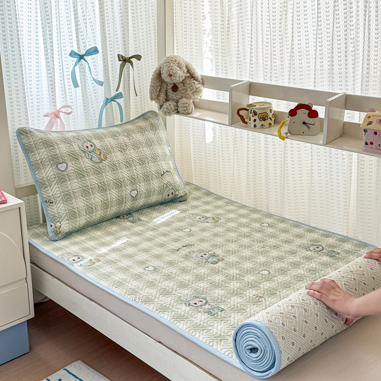 91家纺网 家纺一手货源 找家纺 简宜家居（朝初家纺） 2025新款纯棉夹棉床盖学生三件套 绿格童趣 -平铺床盖