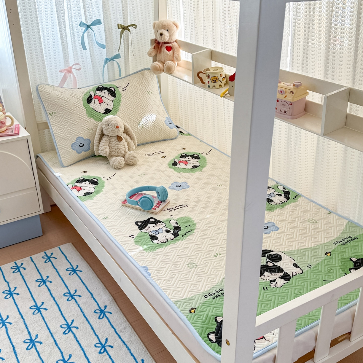 91家纺网 家纺一手货源 找家纺 简宜家居（朝初家纺） 2025新款纯棉夹棉床盖学生三件套 草莓喵 -平铺床盖