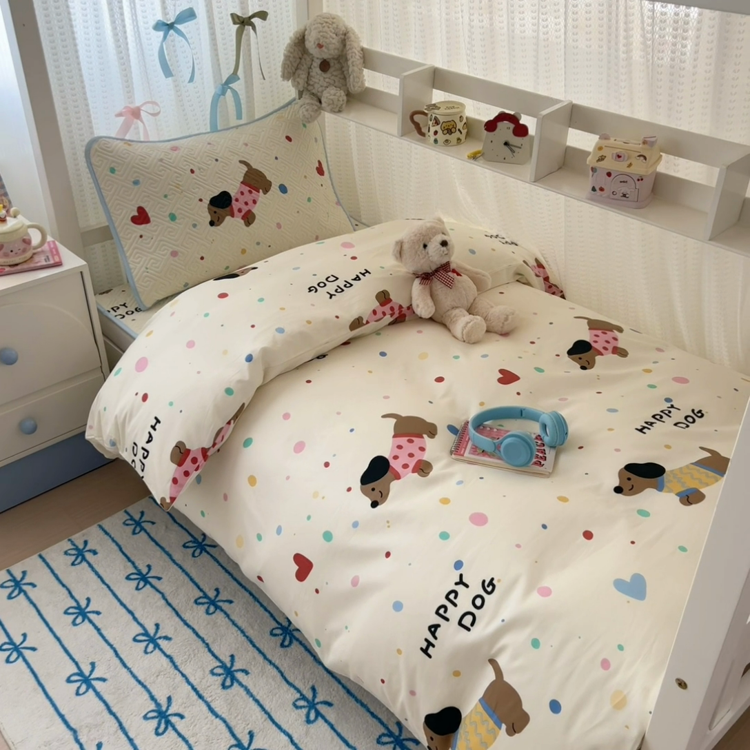 91家纺网 家纺一手货源 找家纺 简宜家居（朝初家纺） 2025新款纯棉夹棉床盖学生三件套 波点汪汪队 -平铺床盖