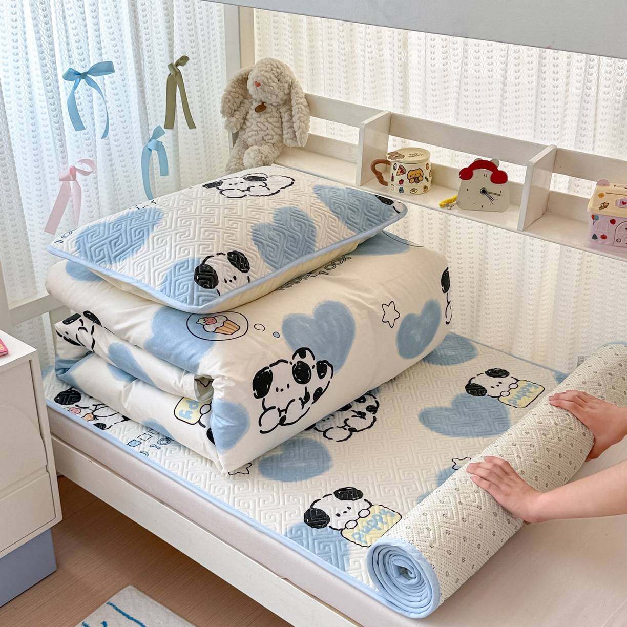 91家纺网 家纺一手货源 找家纺 简宜家居（朝初家纺） 2025新款纯棉夹棉床盖学生三件套 萌萌狗 -平铺床盖