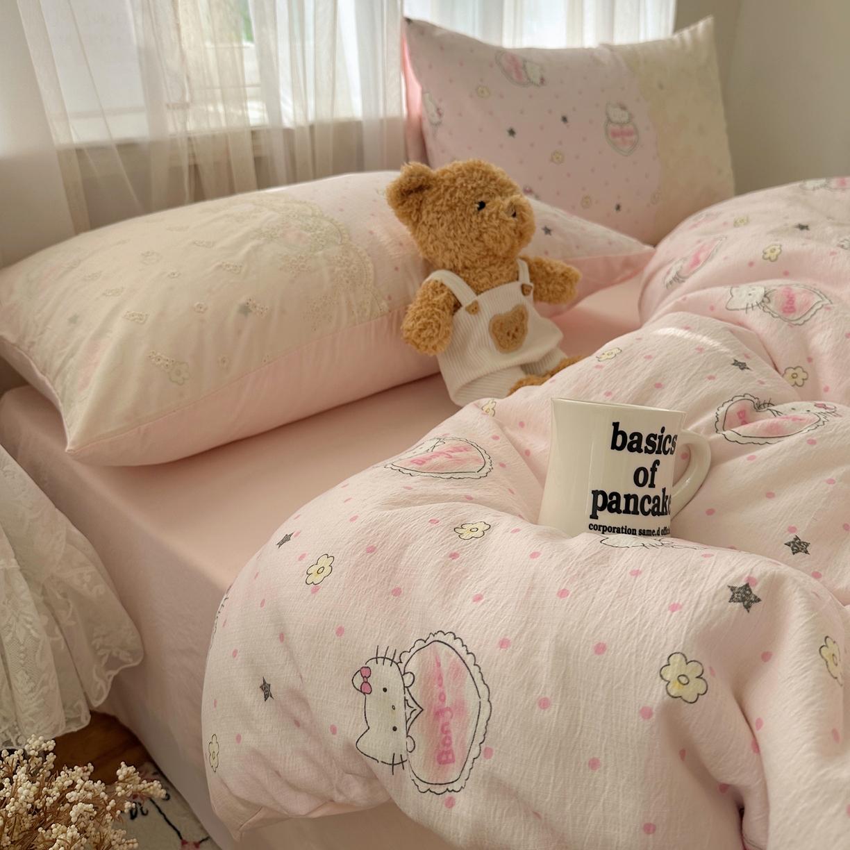 91家纺网 家纺一手货源 找家纺 顾里家纺 2025新款蕾丝花边卡哇伊云感皱皱纱四件套套件 爱心猫咪粉