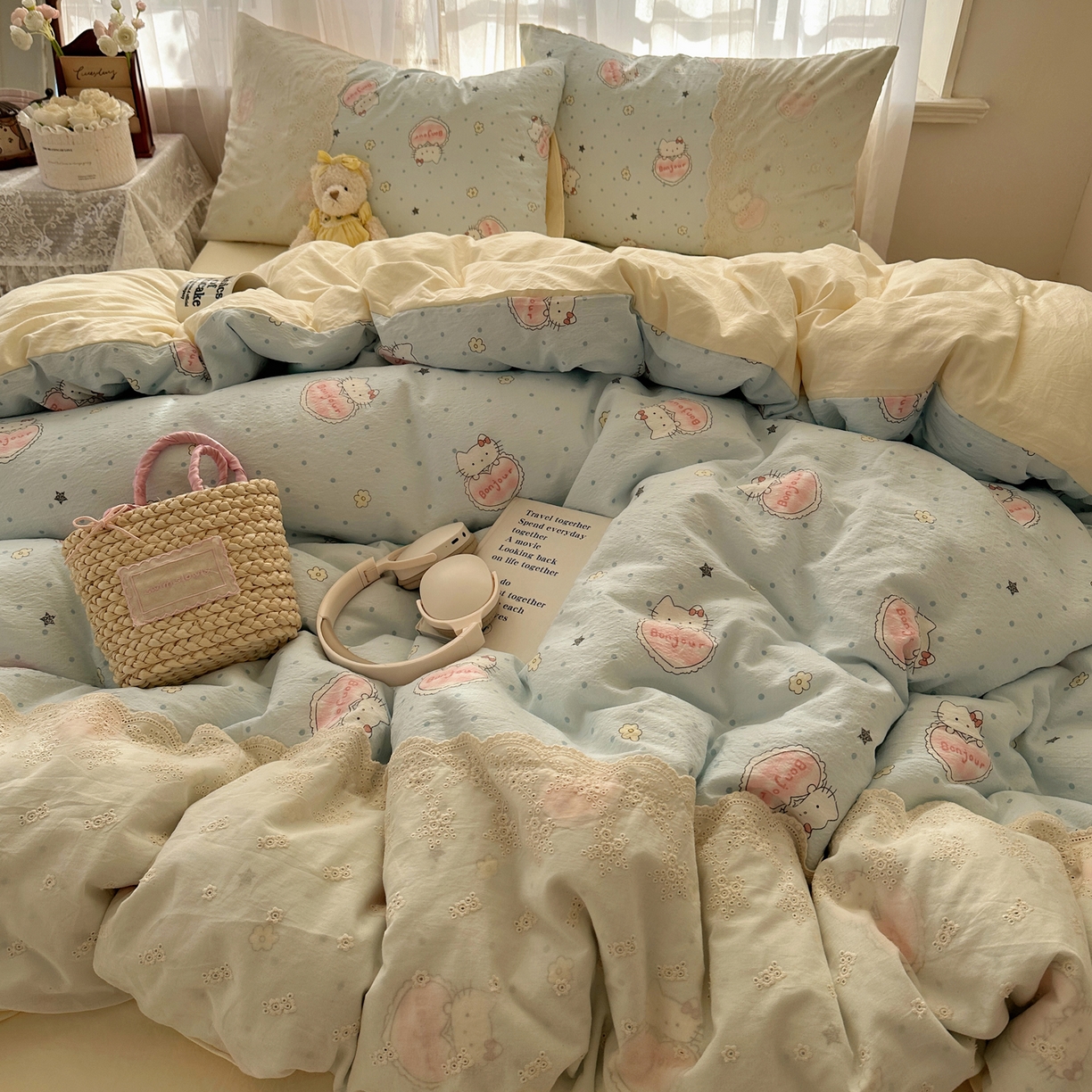 91家纺网 家纺一手货源 找家纺 顾里家纺 2025新款蕾丝花边卡哇伊云感皱皱纱四件套套件 爱心猫咪蓝