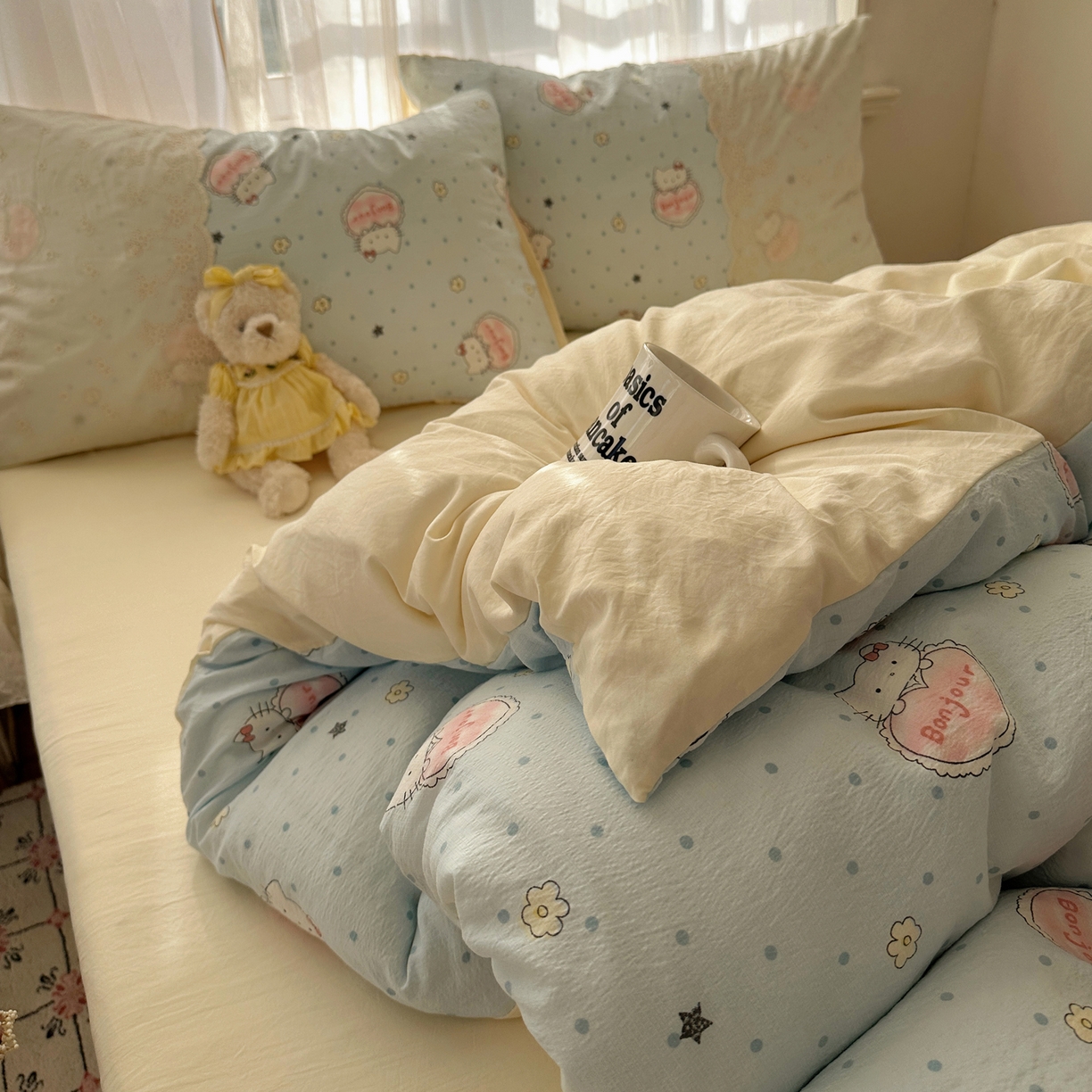 91家纺网 家纺一手货源 找家纺 顾里家纺 2025新款蕾丝花边卡哇伊云感皱皱纱四件套套件 爱心猫咪蓝